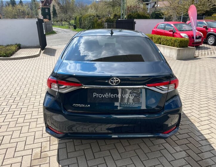 Toyota Corolla Sedan / Limuzína 1,5 l 92 kw