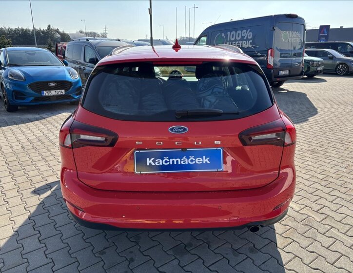 Ford Focus Kombi 999,0 92 kw