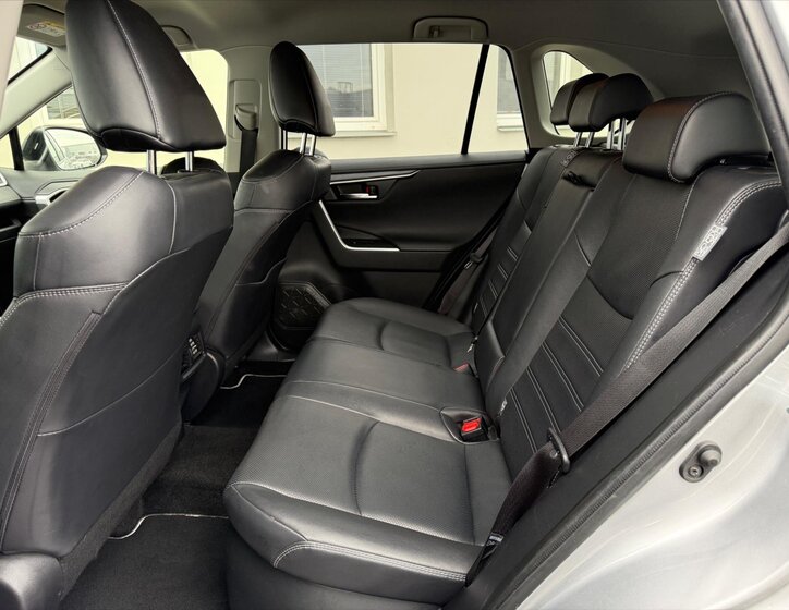 Toyota RAV4 SUV / Terénní 2,5 l 131 kw