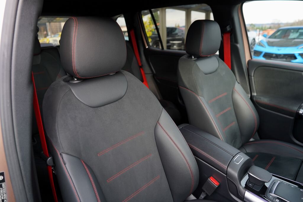 Mercedes-Benz GLB SUV / Terénní 2,0 l 225 kw