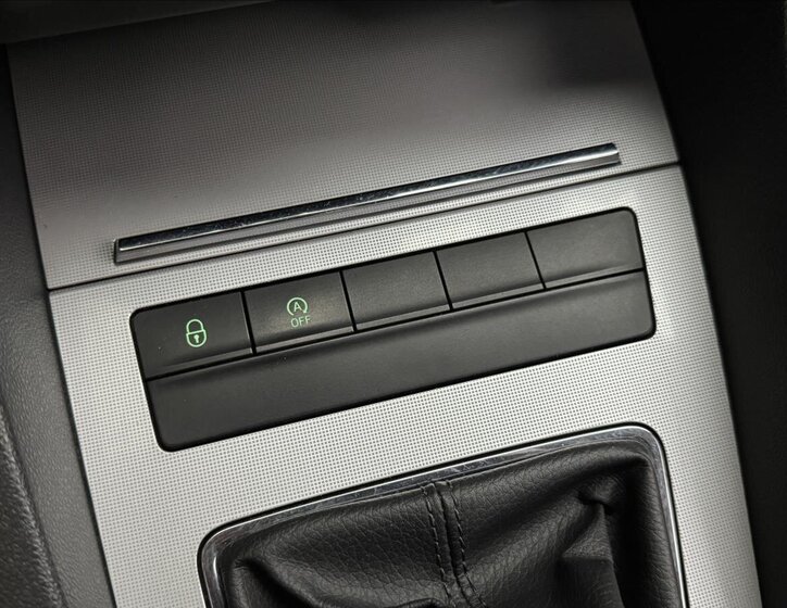 Škoda Octavia Sedan / Limuzína 1,6 l 77 kw