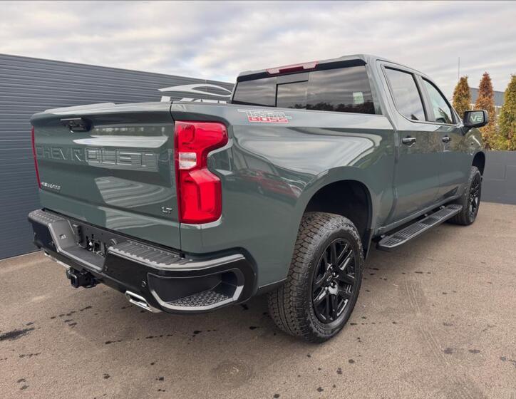 Chevrolet Silverado 6