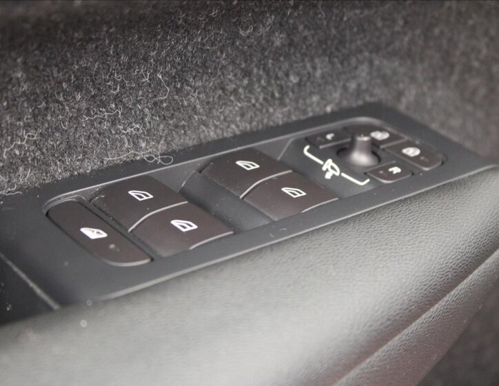 Volvo XC40 SUV / Terénní 2,0 l 182 kw