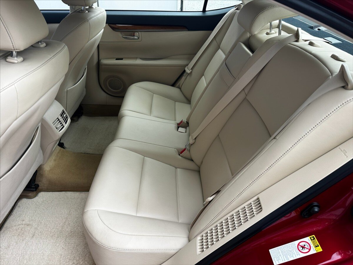 Lexus ES 300h Sedan / Limuzína 3,0 l 116 kw