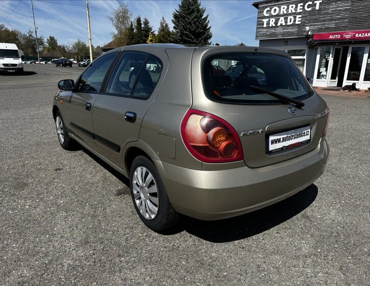 Nissan Almera Hatchback 1,5 l 72 kw