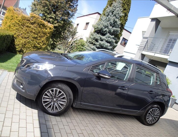 Peugeot 2008 Kombi 1,2 l 61 kw