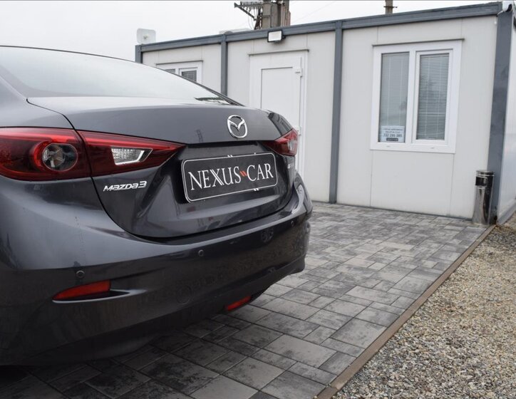 Mazda 3 Sedan 1,5 l 74 kw