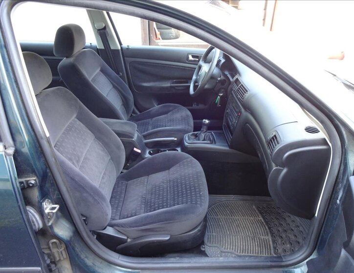 Volkswagen Passat Sedan 1,6 l 75 kw