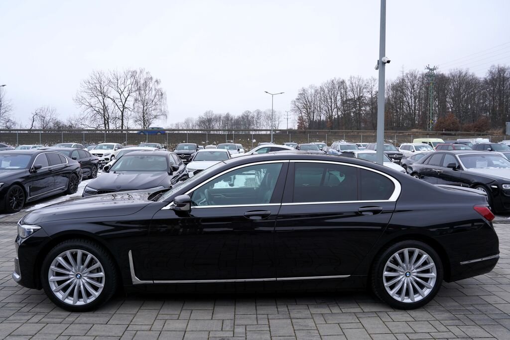 BMW Řada 7 Sedan 3,0 l 210 kw