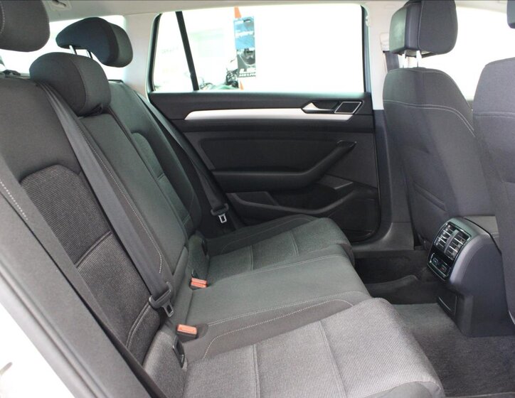 Volkswagen Passat 13