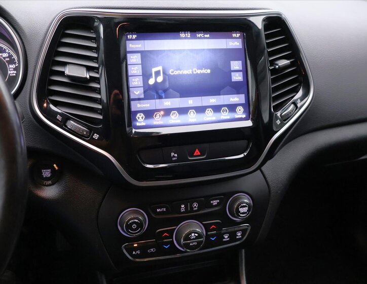 Jeep Cherokee SUV / Terénní 3,2 l 200 kw