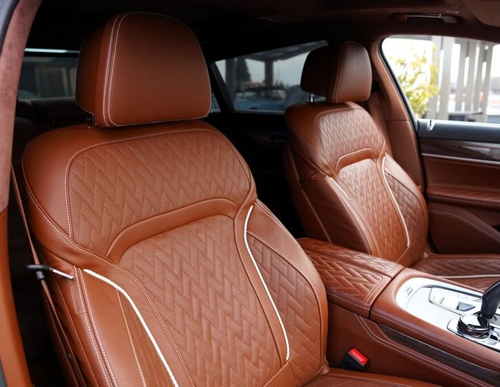 BMW Řada 7 Sedan / Limuzína 6,6 l 430 kw