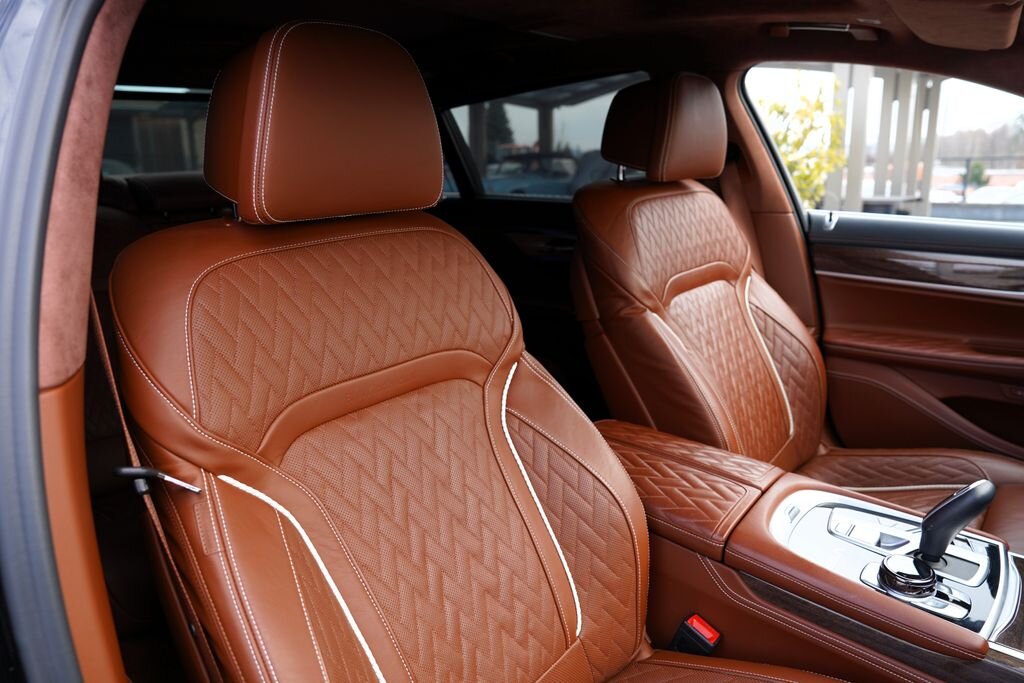 BMW Řada 7 Sedan / Limuzína 6,6 l 430 kw