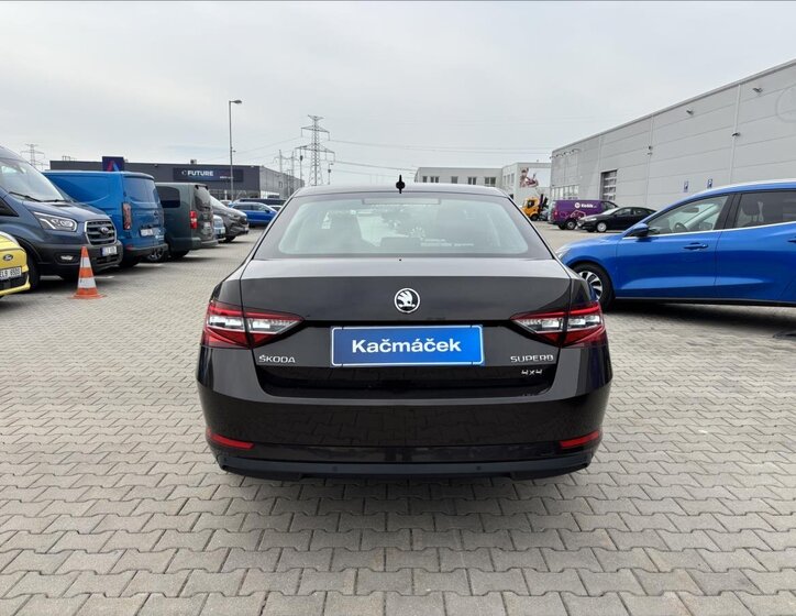 Škoda Superb Sedan / Limuzína 2,0 l 140 kw