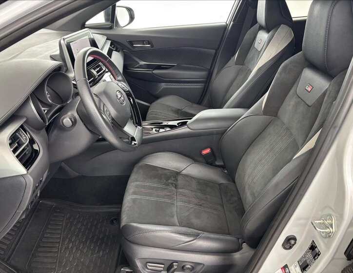 Toyota C-HR SUV / Terénní 2,0 l 135 kw