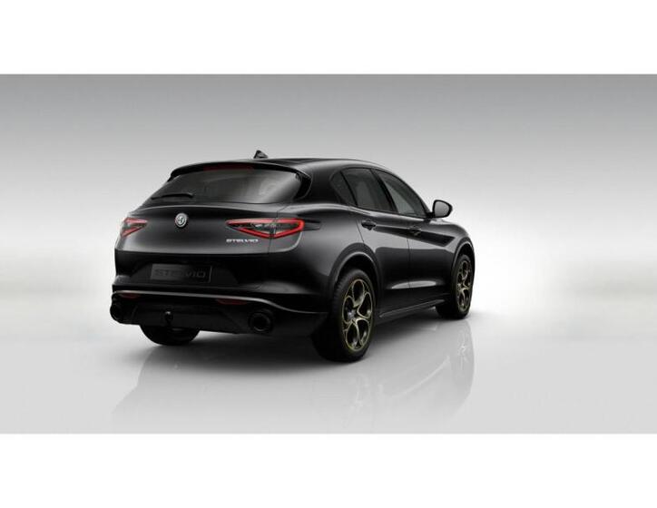 Alfa Romeo Stelvio 4