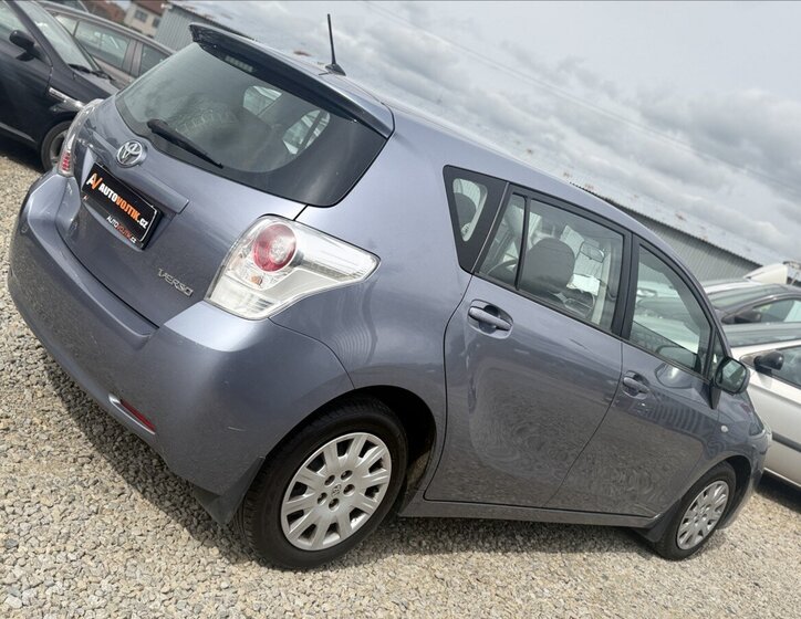 Toyota Verso Kombi 2,0 l 93 kw