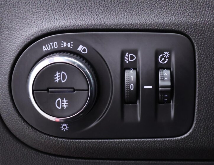 Opel Crossland Hatchback 1,2 l 81 kw