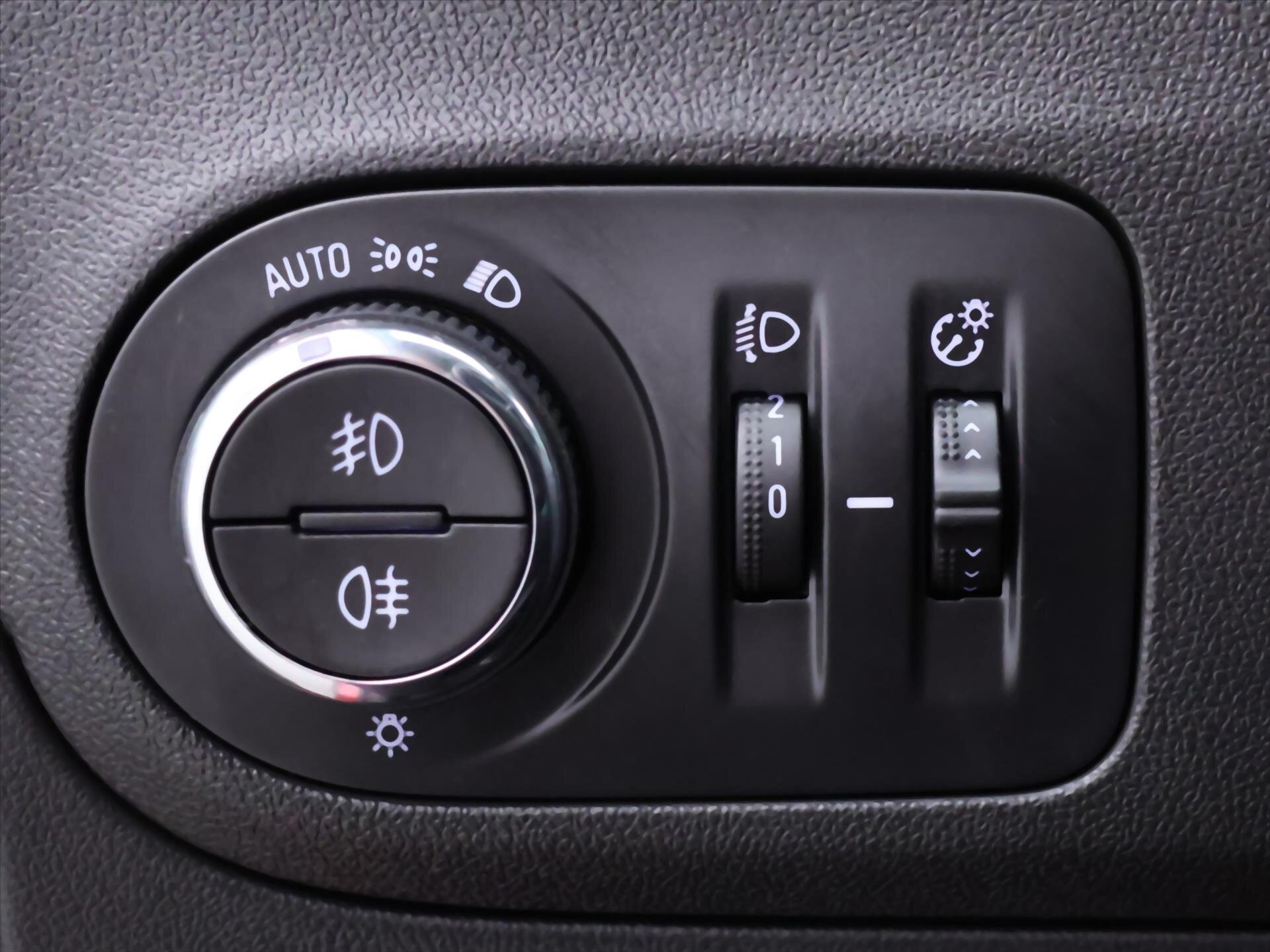 Opel Crossland Hatchback 1,2 l 81 kw