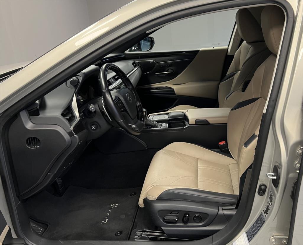 Lexus ES 300h Sedan 2,5 l 160 kw