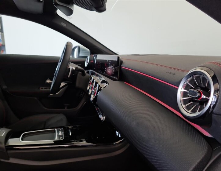 Mercedes-Benz CLA Sedan 2,0 l 110 kw