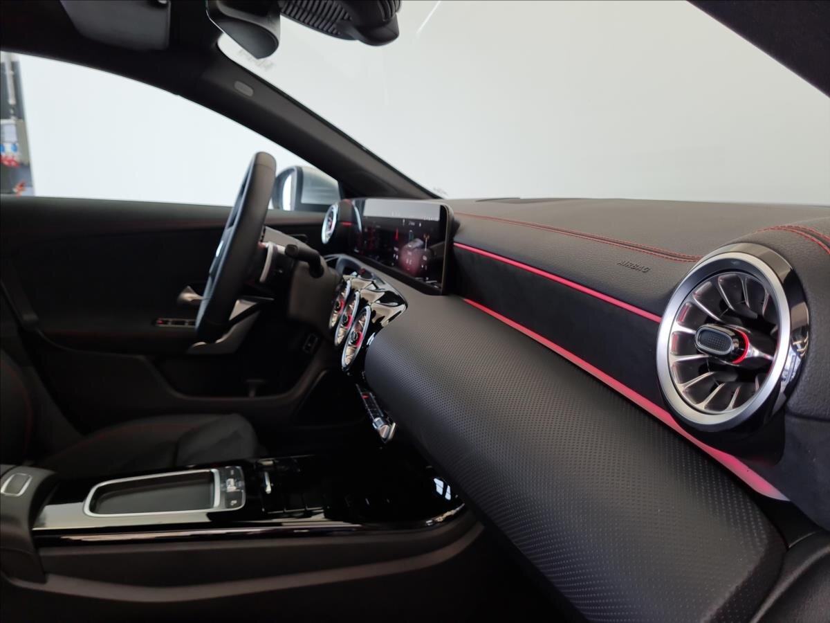 Mercedes-Benz CLA Sedan 2,0 l 110 kw