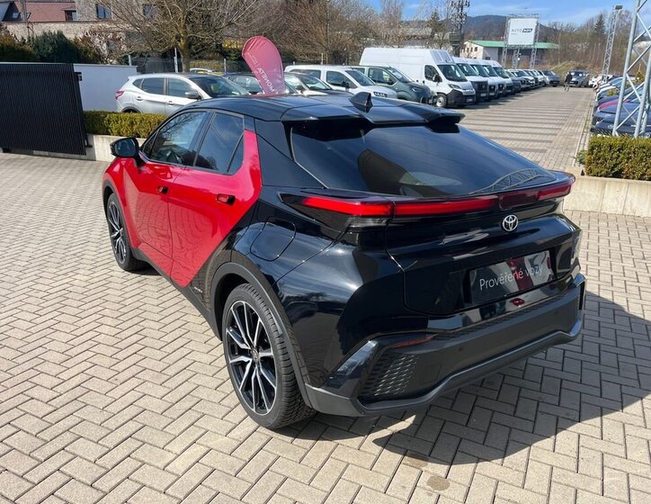 Toyota C-HR SUV / Terénní 2,0 l 112 kw