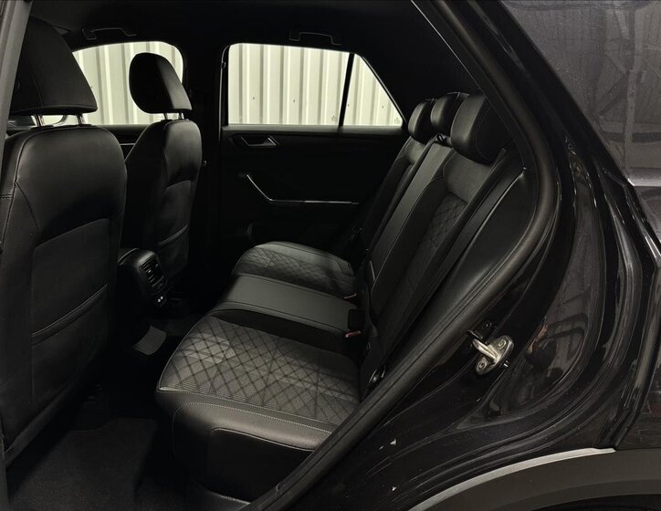 Volkswagen T-Roc SUV / Terénní 2,0 l 140 kw