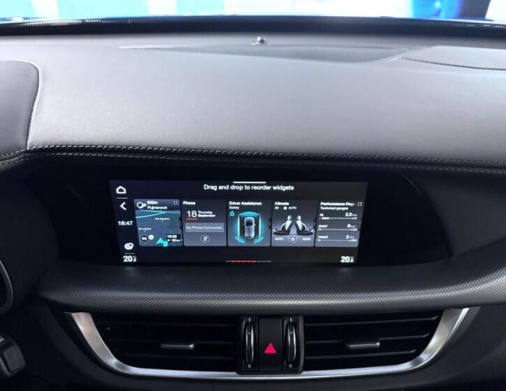 Alfa Romeo Stelvio 10