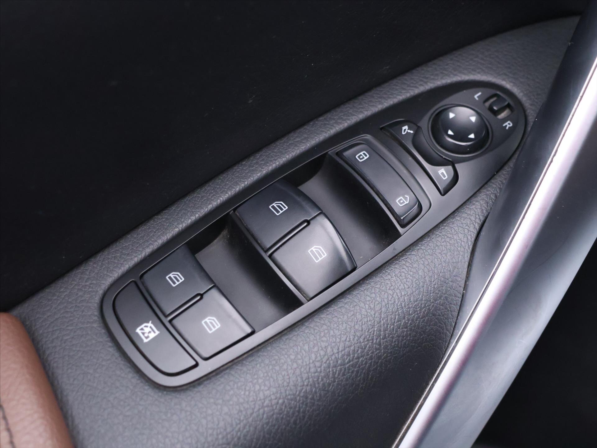 Mercedes-Benz Třídy X Pick-up 2,3 l 140 kw