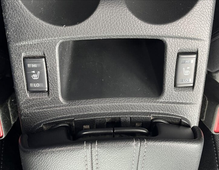 Nissan Qashqai SUV / Terénní 1,3 l 103 kw