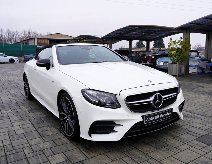 Mercedes-Benz Třídy E 8