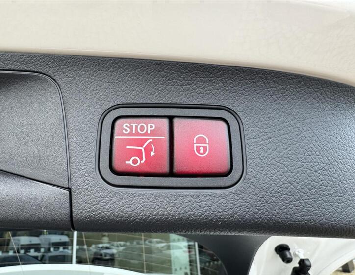 Mercedes-Benz GLA 28