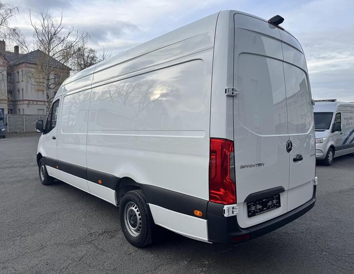 Mercedes-Benz Sprinter 3