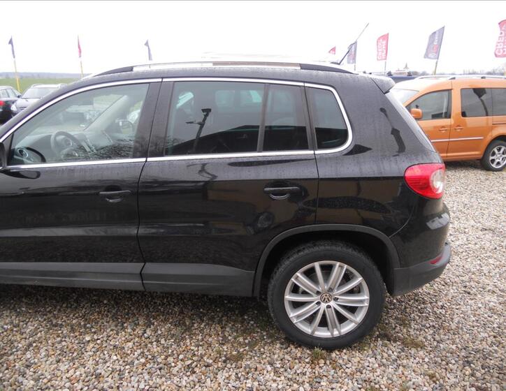 Volkswagen Tiguan 9