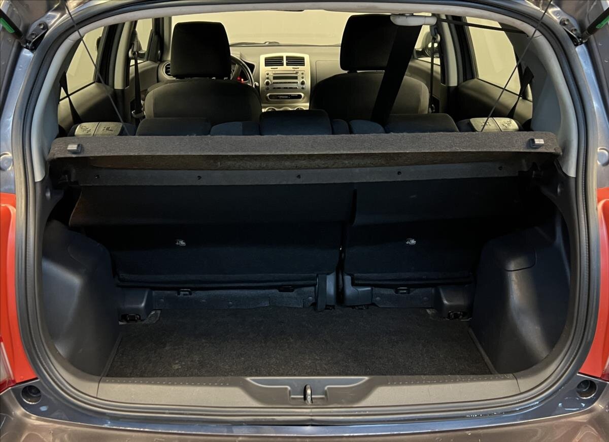 Toyota Urban Cruiser Hatchback 1,3 l 74 kw