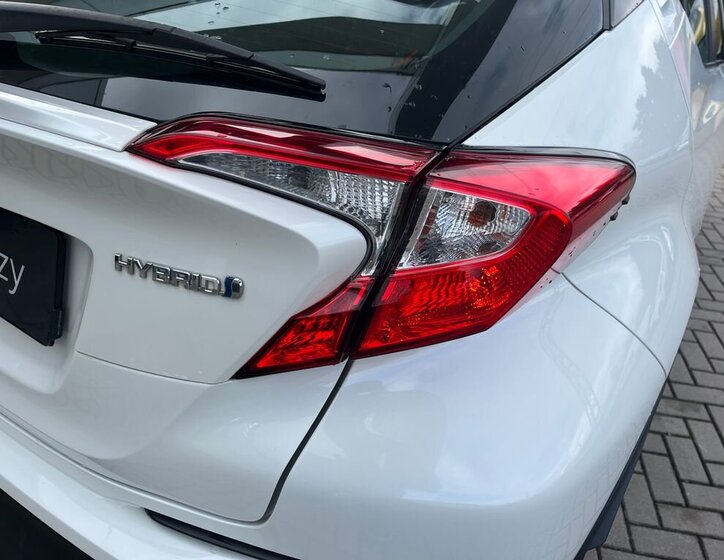 Toyota C-HR SUV / Terénní 1,8 l 72 kw