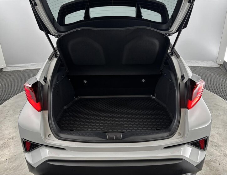 Toyota C-HR SUV / Terénní 2,0 l 135 kw