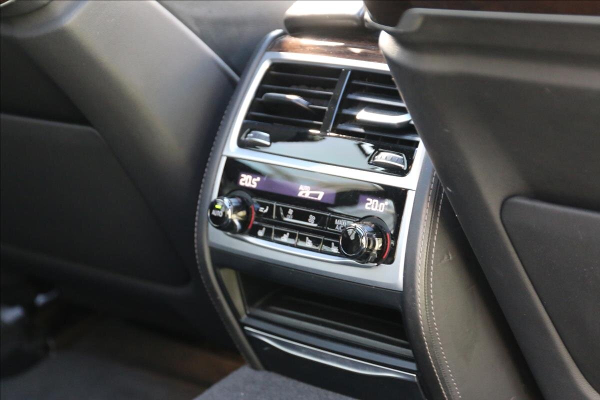 BMW Řada 7 Sedan / Limuzína 3,0 l 294 kw