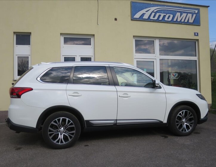 Mitsubishi Outlander SUV / Terénní 2,3 l 110 kw