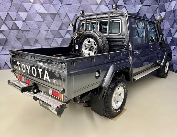 Toyota Land Cruiser 7