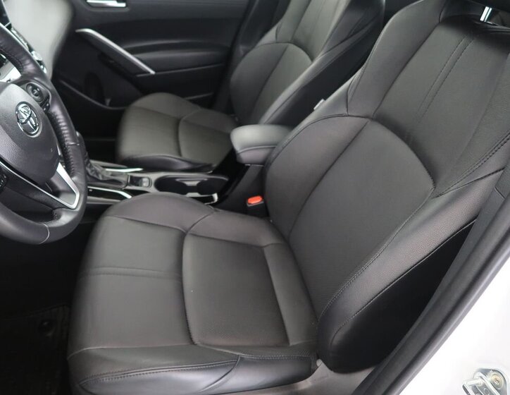 Toyota Corolla Cross Hatchback 2,0 l 112 kw