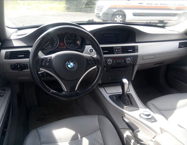 BMW Řada 3 Sedan / Limuzína 2,0 l 120 kw