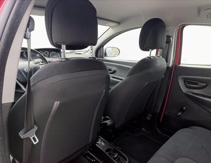 Lancia Y Hatchback 1,2 l 51 kw