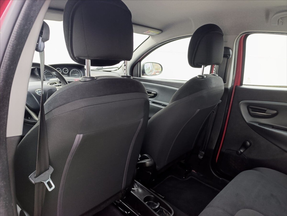 Lancia Y Hatchback 1,2 l 51 kw