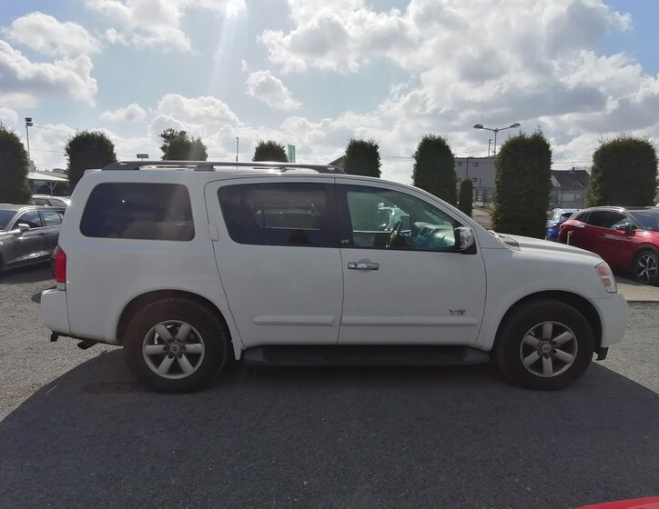 Nissan Armada SUV / Terénní 5,6 l 233 kw