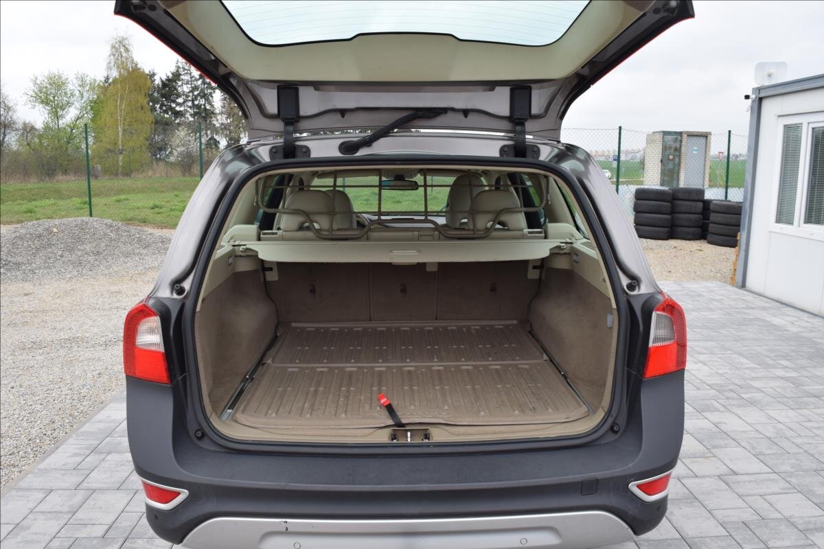 Volvo XC70 Kombi 2,4 l 120 kw