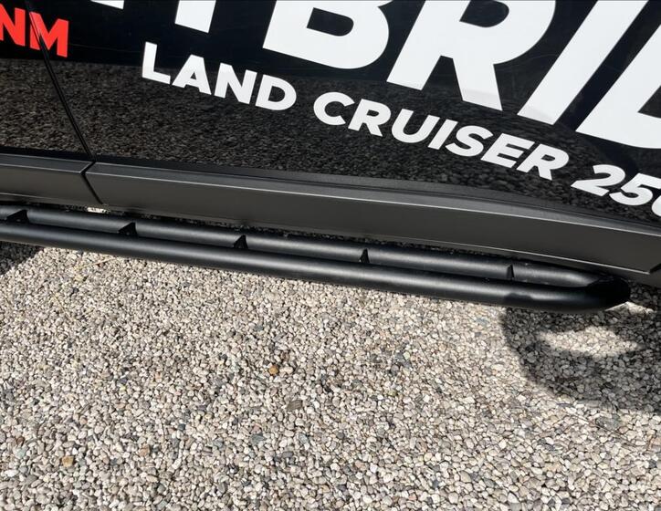 Toyota Land Cruiser 37