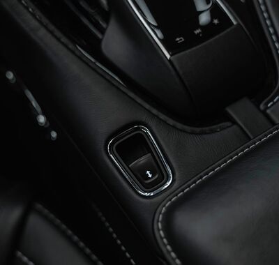 Aston Martin DB11 15