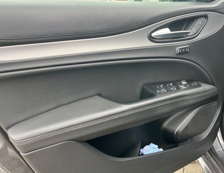 Alfa Romeo Stelvio 7